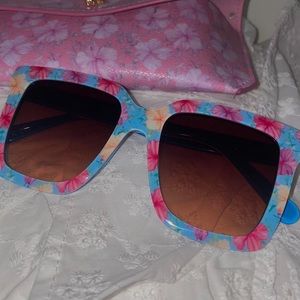 loveshackfancy women’s novella floral sunglasses — turquoise waves (o/s) 💓💓💓